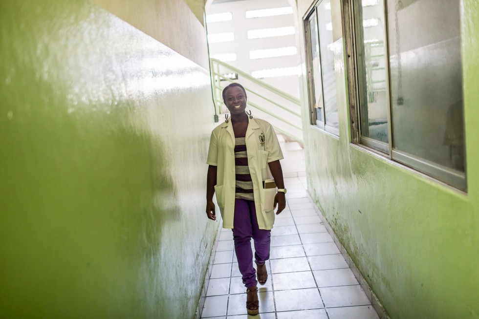 Lyne Vanessa Alexandre, étudiante en médecine, 26 ans, à l'Hôpital de l'Université d'État d'Haïti, Port au Prince le 12 mars 2014.