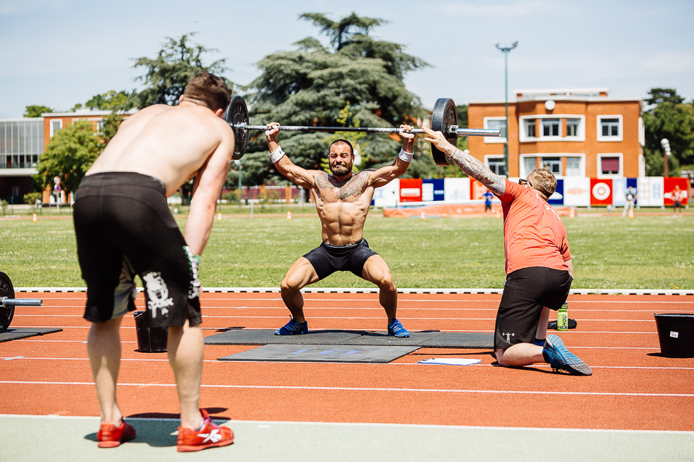 Un sportif en action lors de la seconde journée du crossfit French Throwdown organisé par Reebok CrossFit Louvre à l'INSEP (Institut National du Sport) le dimanche 22 juin 2014. 