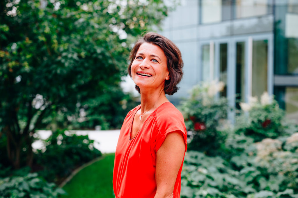 Portraits de collaborateurs de Clarins le 21 juin 2017 au siège du groupe français de cosmétique à Paris. Laetitia.