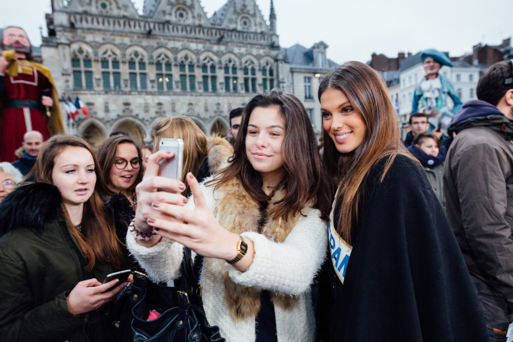 Déplacement d'Iris Mittenaere, élue Miss France 2016, à Saint-Quentin (02) le 7 novembre 2016 pour participer au direct de l'émission 