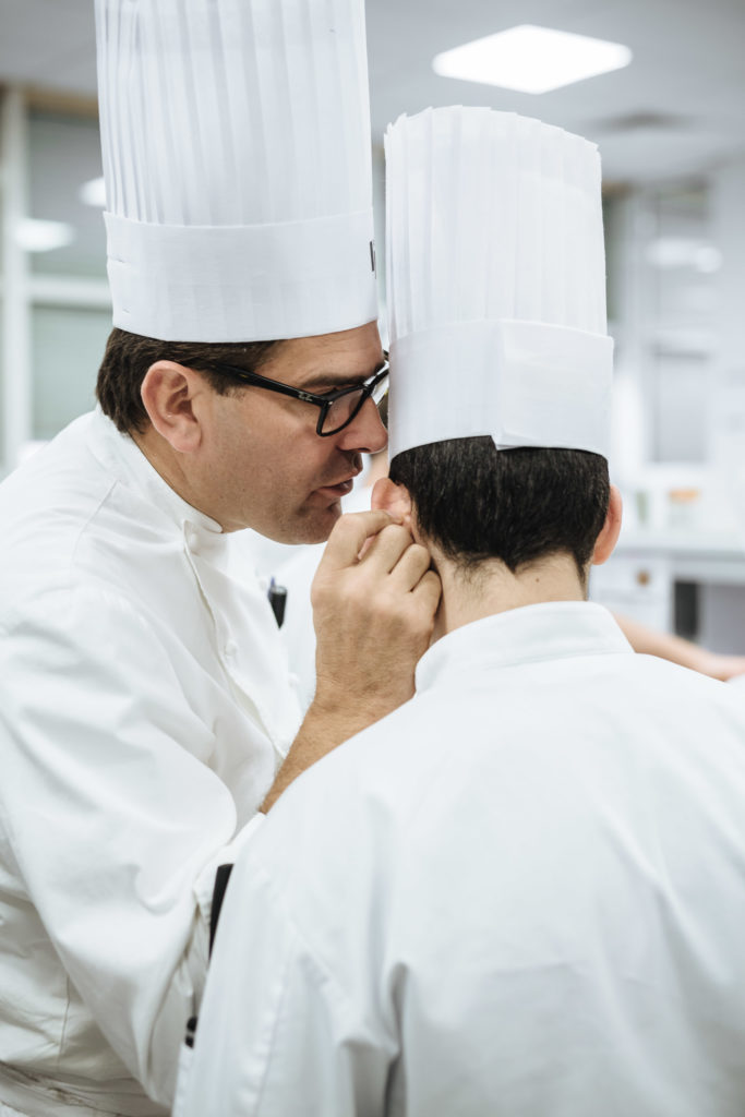 Cours et apprentissage à l'école de cuisine et d'hôtellerie 