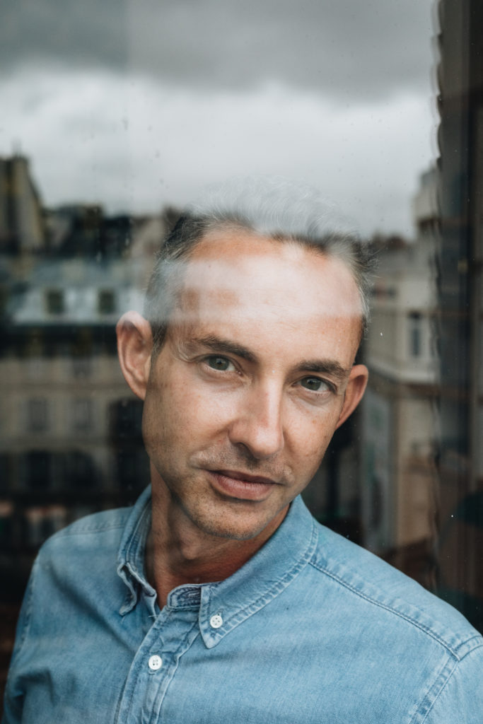 Portrait de Ian Brossat, 38 ans, 1er adjoint au logement à la Mairie de Paris et tête de liste du Parti Communiste Français pour les éléctions européennes de 2019. Il est interviewé par le site Komitid dans son bureau de la Mairie de Paris le 29 aout 2018.