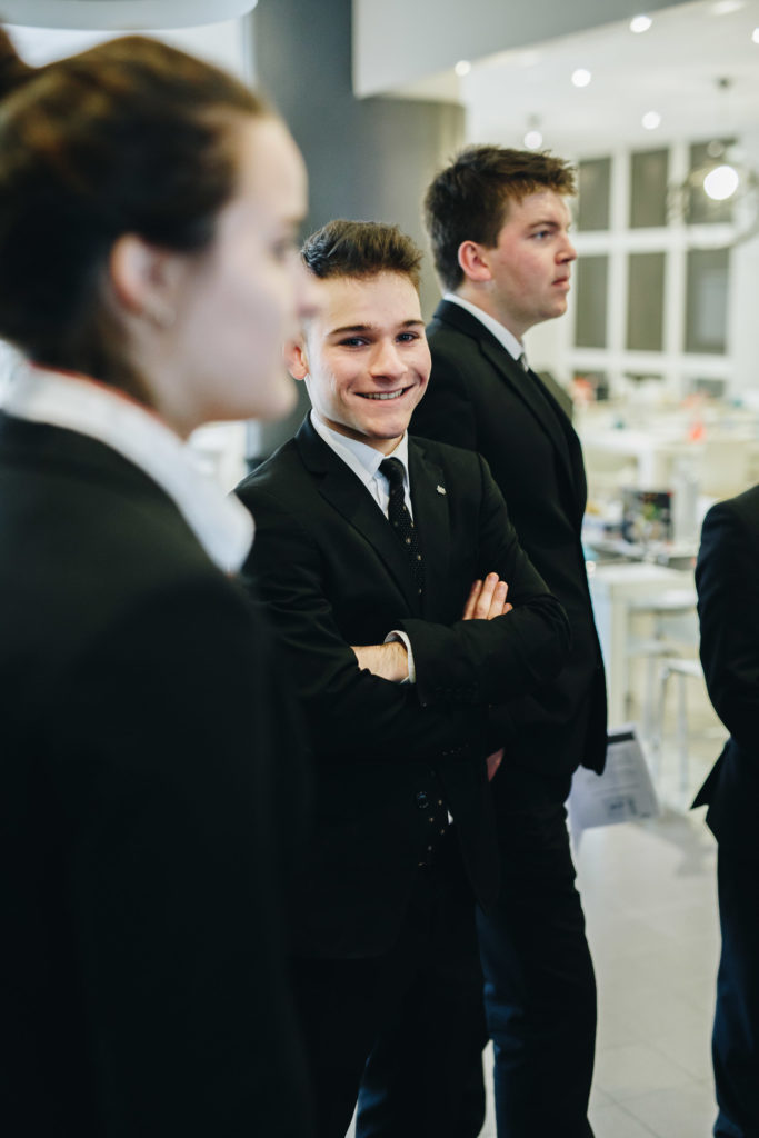 Cours et apprentissage à l'école de cuisine et d'hôtellerie 