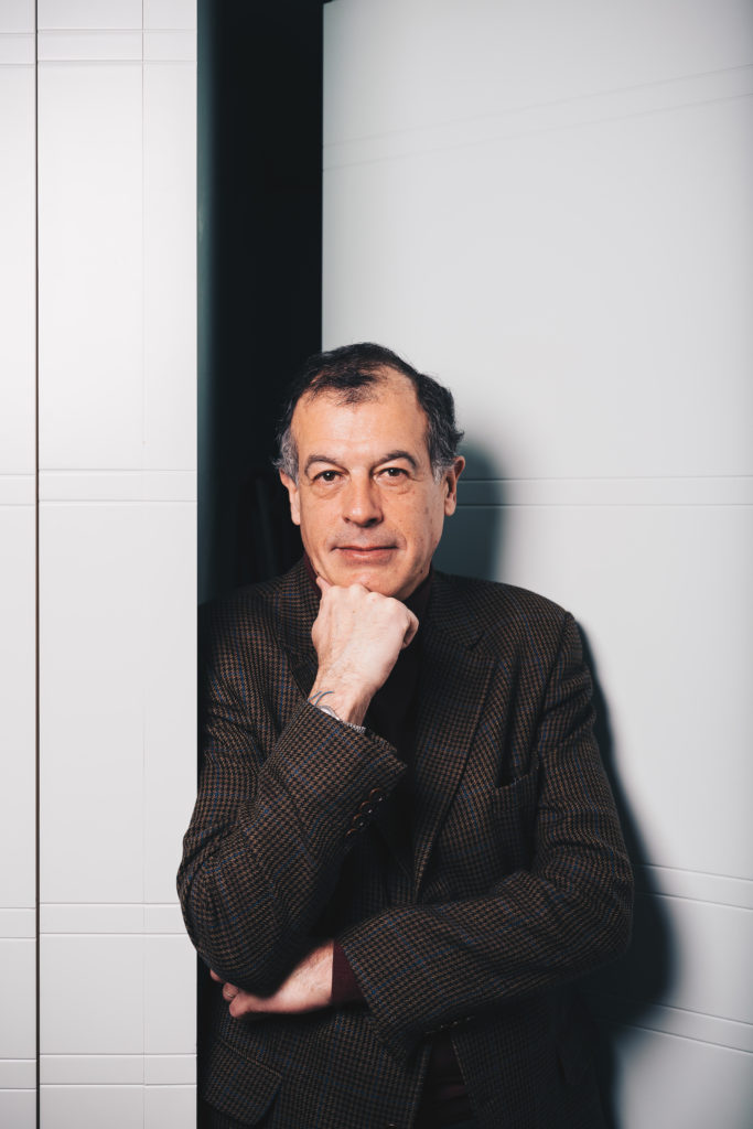 Portrait d'Henri Giscard d'Estaing, 61 ans, PDG du Club Med dans les locaux de son entreprise le 4 avril 2018 dans le cadre d'une interview de Tour Hebdo.