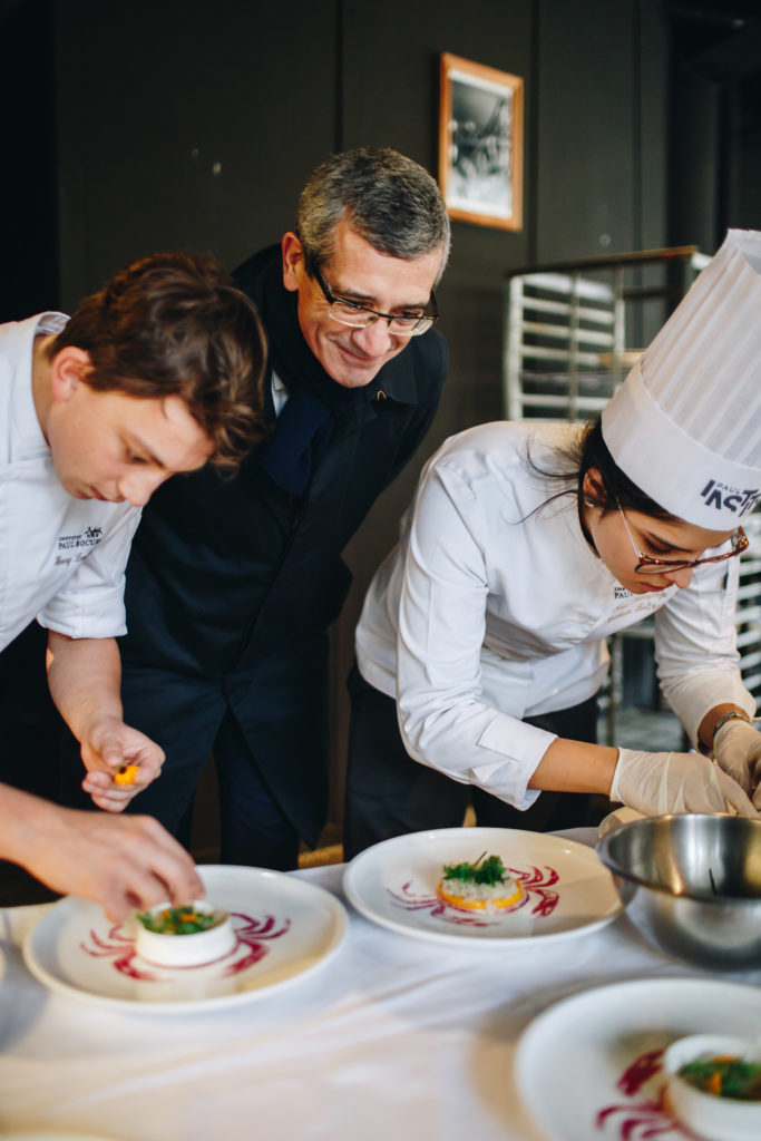 Cours et apprentissage à l'école de cuisine et d'hôtellerie 