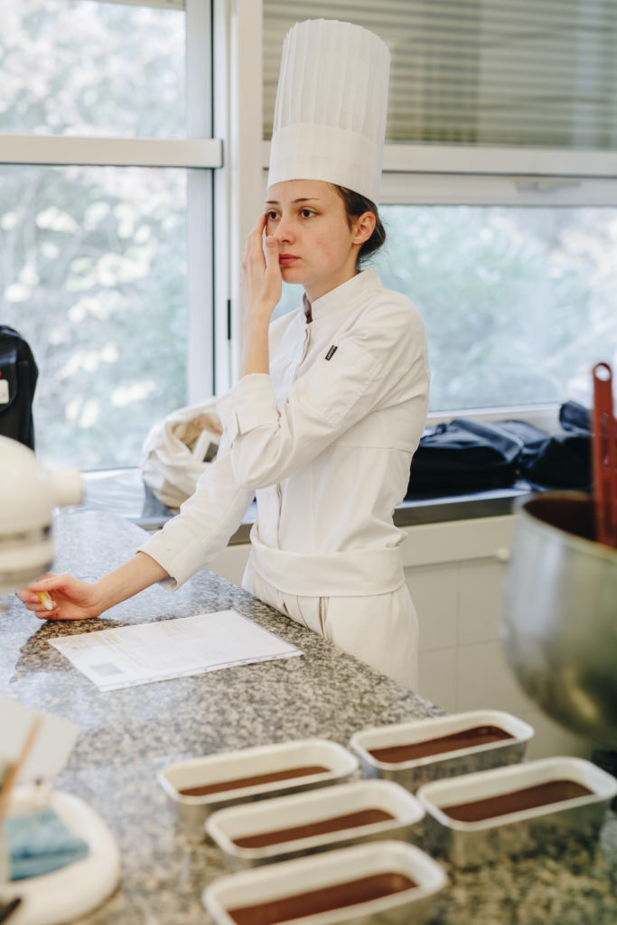 Cours et apprentissage à l'école de cuisine et d'hôtellerie 