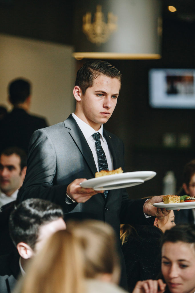 Cours et apprentissage à l'école de cuisine et d'hôtellerie 