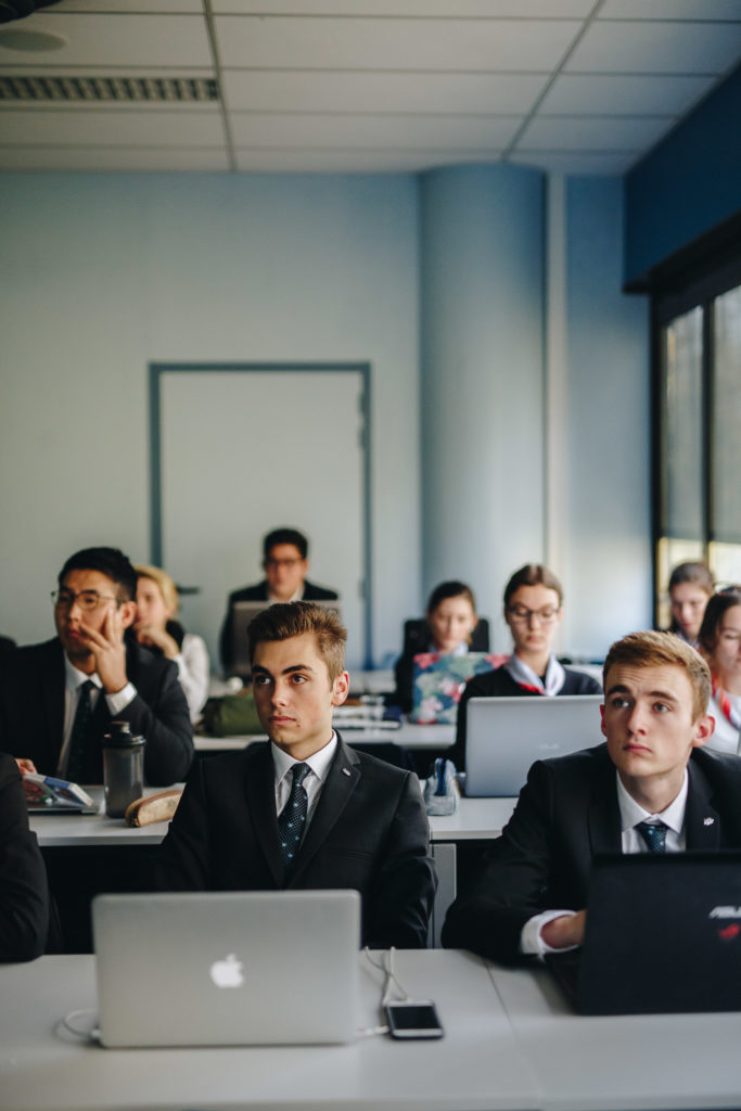 Cours et apprentissage à l'école de cuisine et d'hôtellerie 