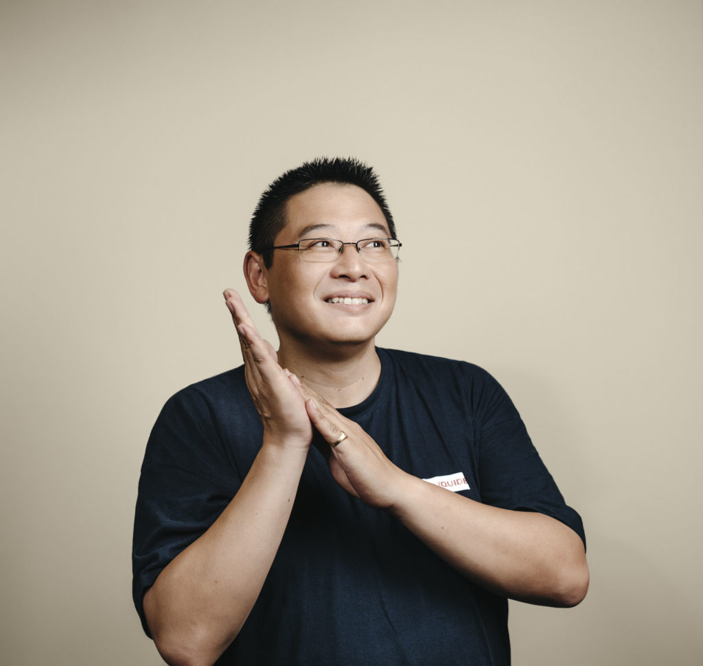 Portraits de salariés de l'entreprise française Air Liquide réalisés dans le cadre d'une campagne de communication interne visant à encourager les salariés du groupe multinational à devenir actionnaires de la société. La campagne est pilotée par l'agence Extrême Corporate et 17 personnes au total sont photographiées en île de France entre le 11 et le 15 juin 2015.