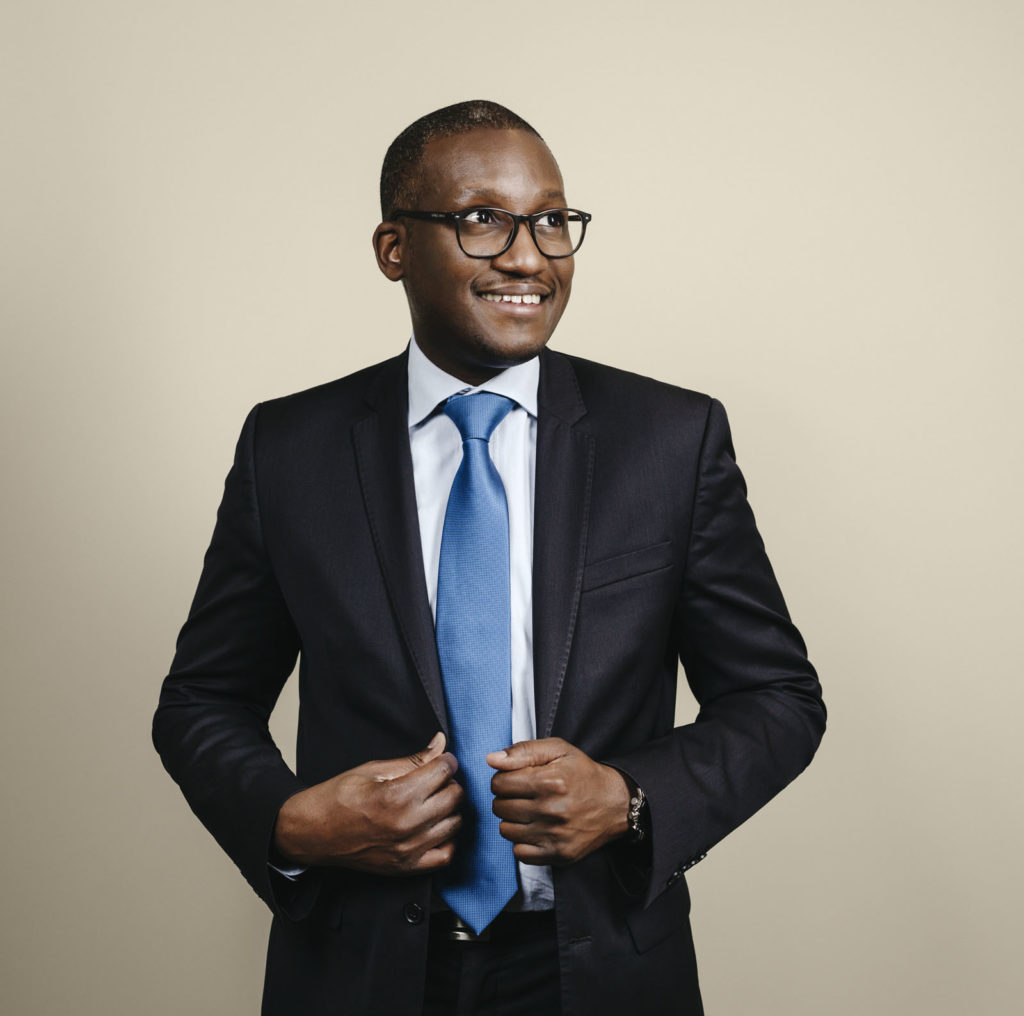 Portraits de salariés de l'entreprise française Air Liquide réalisés dans le cadre d'une campagne de communication interne visant à encourager les salariés du groupe multinational à devenir actionnaires de la société. La campagne est pilotée par l'agence Extrême Corporate et 17 personnes au total sont photographiées en île de France entre le 11 et le 15 juin 2015. Luc Boccovi.