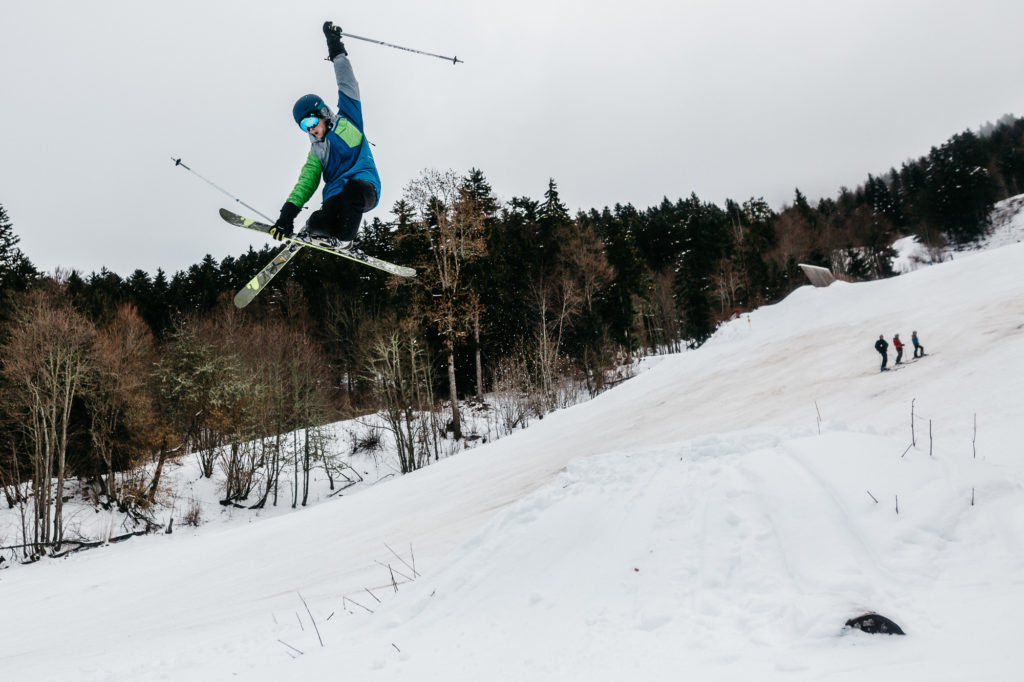 23 janvier 2016. Sur le snowpark de Saint Pierre de Chartreuse en bas de la station, un jeune du groupe 