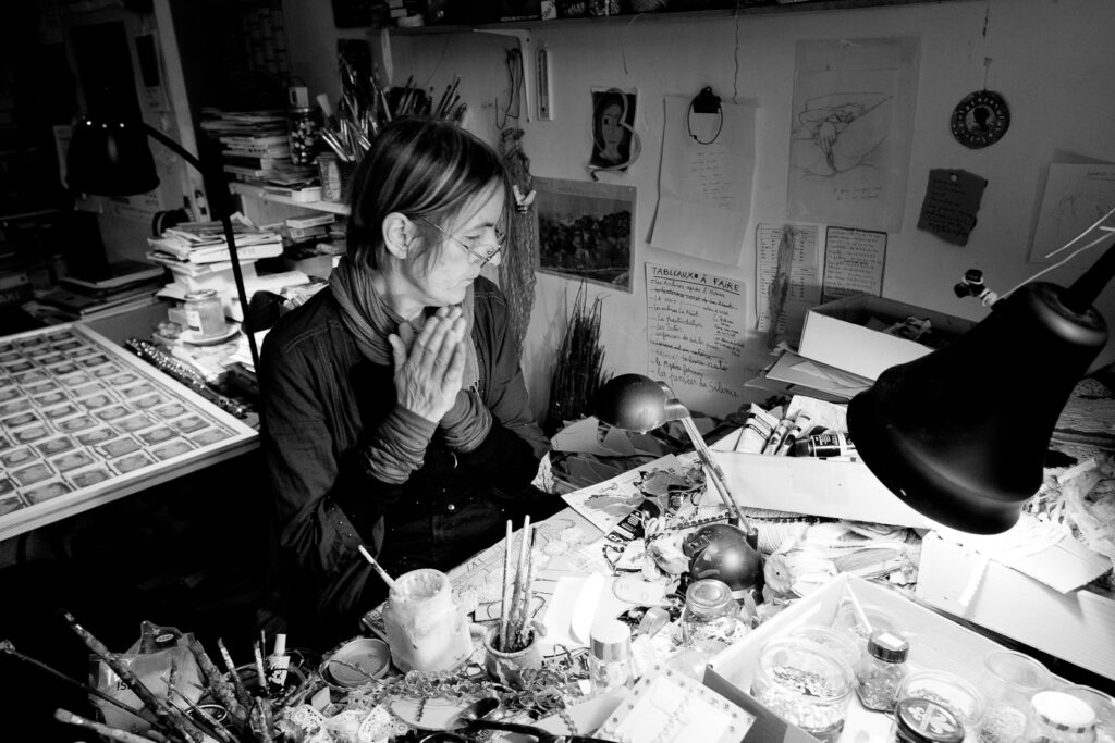 Marie dans son atelier principal au Petit Abergement en 2008.