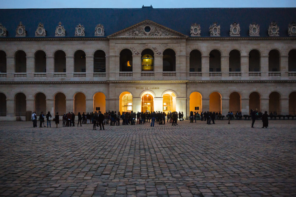 Soirée nomade de la Fondation Cartier aux Invalides en présence de 200 personnes le 29 septembre 2017 de 20h à 23h sur le spectacle 
