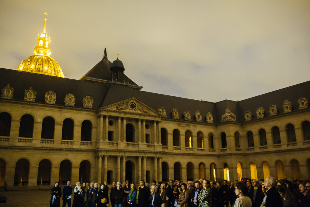 Soirée nomade de la Fondation Cartier aux Invalides en présence de 200 personnes le 29 septembre 2017 de 20h à 23h sur le spectacle 
