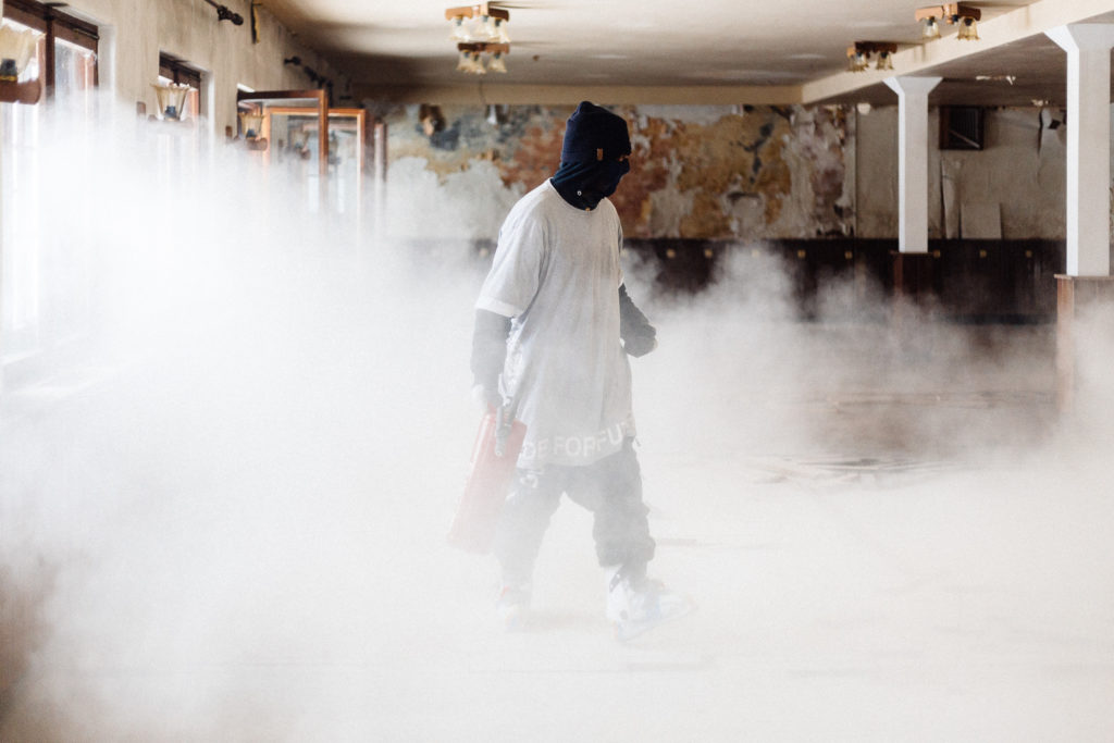 French skiers do urban freestyle skiing at 