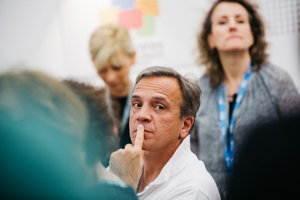 Les Rencontres Téléspectacteurs de France Télévisions - Table Ronde sur la fiction à Marseille le jeudi 30 novembre 2016 dans les locaux régional du groupe France Télévisions. Une trentaine de participants se sont retrouvés pendant 2 heures pour débattre de la Fiction au sein de France TV en présence de : Erika Wicke de Haeck (Producteur exécutif), et Thierry Aflalou (Comstrip production). Le débat est animé par Thierry Bezer (journaliste France 3) et Jean-Maxence Granier (ThinkOut).