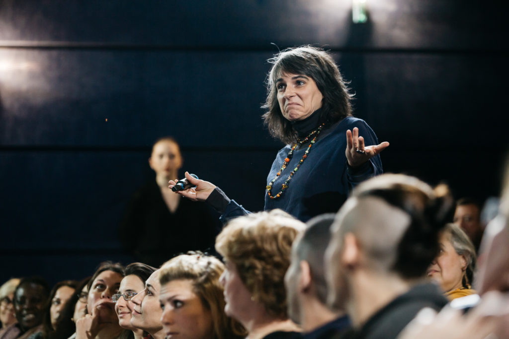 Les Rencontres Téléspectacteurs de France Télévisions - Agora sur la fiction et l'information à Paris le mardi 6 décembre 2016 dans les locaux du groupe France Télévisions. 200 personnes se réunissent pendant 2 heures pour débattre de la Fiction et de l'information au sein de France TV en présence de : Delphine Ernotte-Cunci (Présidente-directrice générale de France Télévisions), Caroline Got (directrice exécutive de France 2), Dana Hastier (directrice exécutive de France 3), Jean-Paul Delevoye (ancien médiateur de la république et ancien président de l'association des maires de France et ancien président du CSE), Stéphane Rozès (Politologue) et Guillaume de Tonquédec (Comédien). Le débat est animé par Julien Bugier (journaliste à France TV).