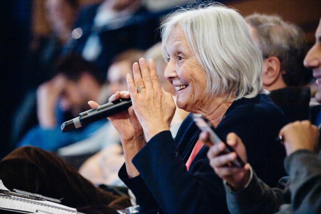 Les Rencontres Téléspectacteurs de France Télévisions - Agora sur la fiction et l'information à Paris le mardi 6 décembre 2016 dans les locaux du groupe France Télévisions. 200 personnes se réunissent pendant 2 heures pour débattre de la Fiction et de l'information au sein de France TV en présence de : Delphine Ernotte-Cunci (Présidente-directrice générale de France Télévisions), Caroline Got (directrice exécutive de France 2), Dana Hastier (directrice exécutive de France 3), Jean-Paul Delevoye (ancien médiateur de la république et ancien président de l'association des maires de France et ancien président du CSE), Stéphane Rozès (Politologue) et Guillaume de Tonquédec (Comédien). Le débat est animé par Julien Bugier (journaliste à France TV).