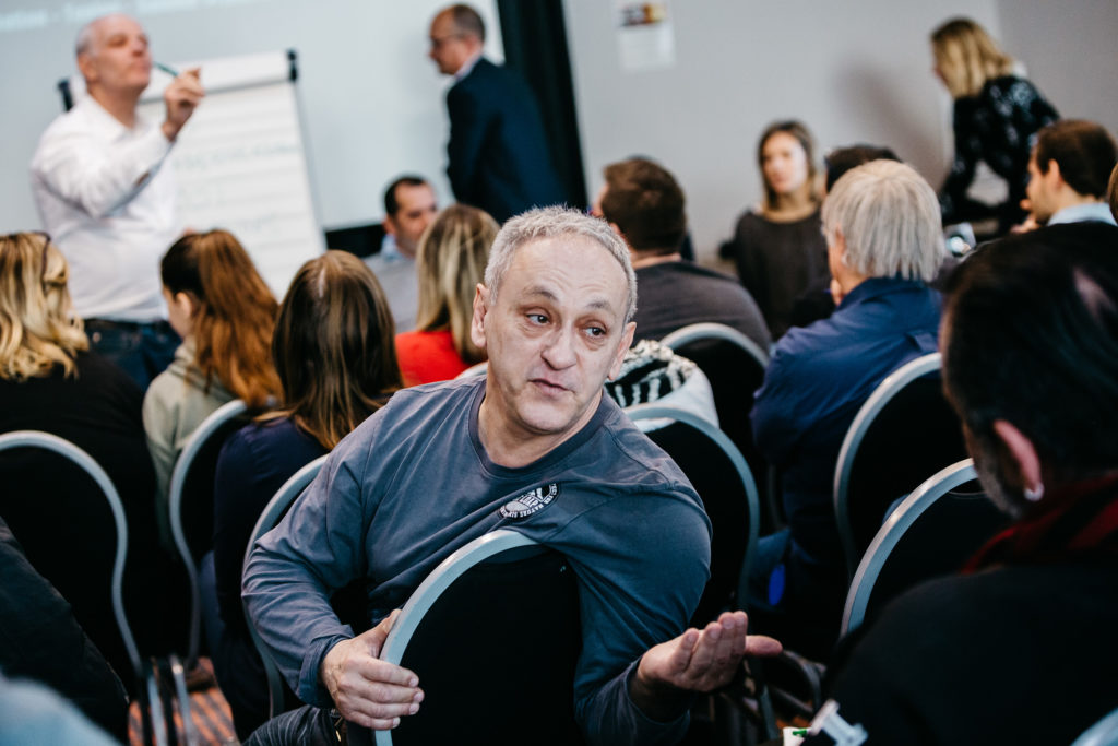 Les Rencontres Téléspectacteurs de France Télévisions - Atelier de création sur le sport le 14 janvier 2017 à Toulon dans l'hotêl Holiday Inn City Center. Une quarantaine de participants se réunissent pendant 2 heures pour débattre du sport au sein de France TV en présence de : Pascal Golomer (directeur de la rédaction des sports) et les journalistes Clémentine Sarlat, Kader Boudaoud, Mathieu Lartot, Jacques Bertolotti, Michel Alliaga . La matinée est animée par Jean-Maxence Granier (ThinkOut).