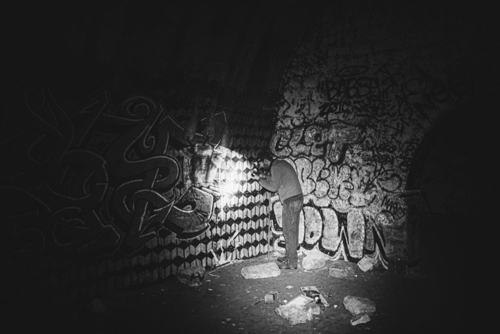 Promenade dans les carrières souterraines de Paris autour de Place d'Italie dans le 13éme arrondissement la nuit du 21 janvier 2015 en présence d'une dizaine de personnes.