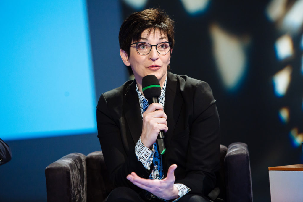 Les Rencontres Téléspectateurs de France Télévisions - Agora à Strasbourg le 17 janvier 2017 dans les locaux régional du groupe France Télévisions (France 3 Alsace-Grand Est). Une centaine de participants se réunissent pendant 2 heures pour débattre de  de France TV en présence de : Xavier Couture (directeur général délégué en charge de la stratégie et des programmes), Tiphaine de Raguenel (directrice excécutive de France 4), Marie-Thérèse Montalto (Directrice régionale France 3 Grand Est), Jean-Paul Delevoye (Ancien parlementaire, ministre, médiateur de la république), Dan Franck (ecrivain et scénariste) et Fabien Galthié (ancien rugbyman, consultant sportif). Le débat est animé par David Marcelin (journaliste France 3) et Jean-Maxence Granier (ThinkOut).