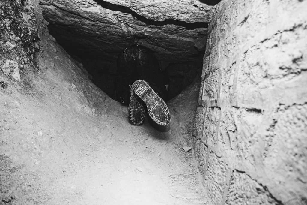 Cataphilie dans la nuit du 9 au 10 mai dans une galerie souterraine du 13éme arrondissement parisien avec une vingtaine de personne.