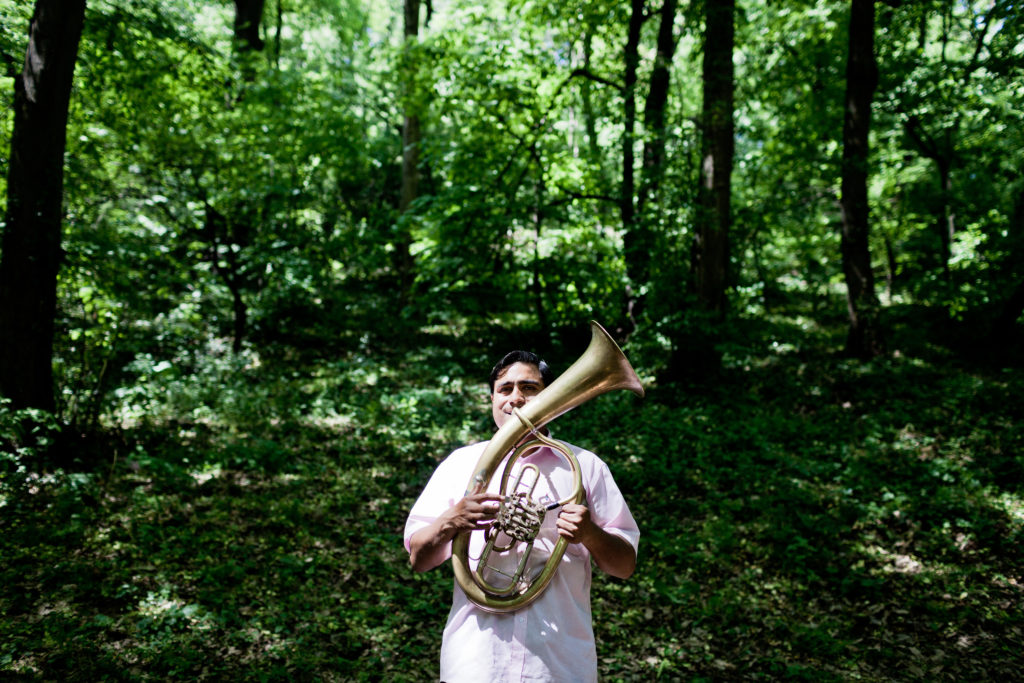 Barbecue du premier mai à Hajdučka česma dans la forêt/parc Košutnjak à Belgrade en Serbie. Des centaines de famille et des groupes de jeunes se retrouvent toute la journée autour de grillades et de boisson dans ce grand parc à la périphérie de Belgrade.