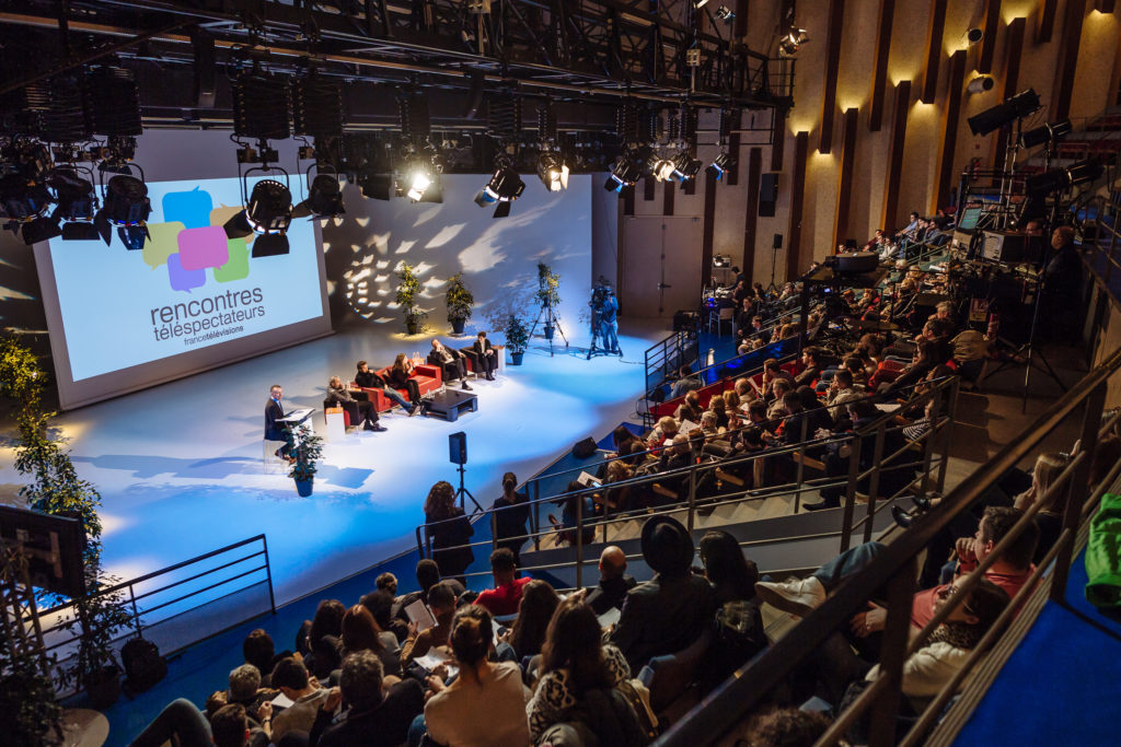 Les Rencontres Téléspectateurs de France Télévisions - Agora à Strasbourg le 17 janvier 2017 dans les locaux régional du groupe France Télévisions (France 3 Alsace-Grand Est). Une centaine de participants se réunissent pendant 2 heures pour débattre de  de France TV en présence de : Xavier Couture (directeur général délégué en charge de la stratégie et des programmes), Tiphaine de Raguenel (directrice excécutive de France 4), Marie-Thérèse Montalto (Directrice régionale France 3 Grand Est), Jean-Paul Delevoye (Ancien parlementaire, ministre, médiateur de la république), Dan Franck (ecrivain et scénariste) et Fabien Galthié (ancien rugbyman, consultant sportif). Le débat est animé par David Marcelin (journaliste France 3) et Jean-Maxence Granier (ThinkOut).