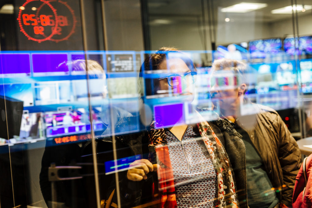 Les Rencontres Téléspectateurs de France Télévisions - Table Ronde sur le magazine à Lille le jeudi 19 janvier 2017 dans les locaux régional du groupe France Télévisions. Une vingtaine de participants se réunissent pendant 2 heures pour débattre de l'offre magazine au sein de France TV en présence de : Didier Cagny, directeur régional de France 3 Hauts-de-France, Fabienne Barollier, directrice adjointe des magazines France 5, en charge du pôle société et décryptage, Jean-Luc Douchet, journaliste et présentateur de l’émission « Dimanche avec vous » sur France 3 Hauts-de-France et Anthony Dufour, fondateur et gérant de la société de production Hikary. Le débat est animé par Jean-Maxence Granier (ThinkOut).