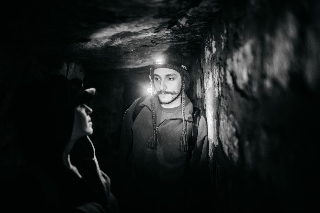 Promenade dans les carrières souterraines de Paris autour de Place d'Italie dans le 13éme arrondissement la nuit du 21 janvier 2015 en présence d'une dizaine de personnes.