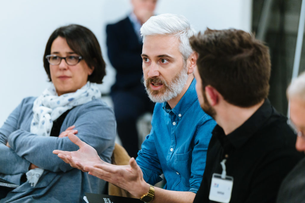 Les Rencontres Téléspectateurs de France Télévisions - Table Ronde sur le magazine à Limoges le jeudi 2 février 2017  dans les locaux régional France 3 nouvelle Aquitaine du groupe France Télévisions. Une vingtaine de participants se réunissent pendant 2 heures pour débattre de l'offre magazine au sein de France TV en présence de : Christophe Zirnhelt, présentateur de l’émission « 9:50 matin » sur France 3 Nouvelle Aquitaine ; Dominique Papon, directeur délégué à l’antenne et aux programmes de France 3 Nouvelle Aquitaine ; Patricia Corphie, directrice adjointe aux magazines de France 5 ; Jean-Baptiste Brumelot, conseiller de programmes des magazines de France 2. Le débat est animé par Bastien Amiel (Think Out).