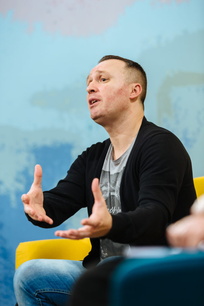 Les Rencontres Téléspectateurs de France Télévisions - Table Ronde sur le magazine à Limoges le jeudi 2 février 2017  dans les locaux régional France 3 nouvelle Aquitaine du groupe France Télévisions. Une vingtaine de participants se réunissent pendant 2 heures pour débattre de l'offre magazine au sein de France TV en présence de : Christophe Zirnhelt, présentateur de l’émission « 9:50 matin » sur France 3 Nouvelle Aquitaine ; Dominique Papon, directeur délégué à l’antenne et aux programmes de France 3 Nouvelle Aquitaine ; Patricia Corphie, directrice adjointe aux magazines de France 5 ; Jean-Baptiste Brumelot, conseiller de programmes des magazines de France 2. Le débat est animé par Bastien Amiel (Think Out).