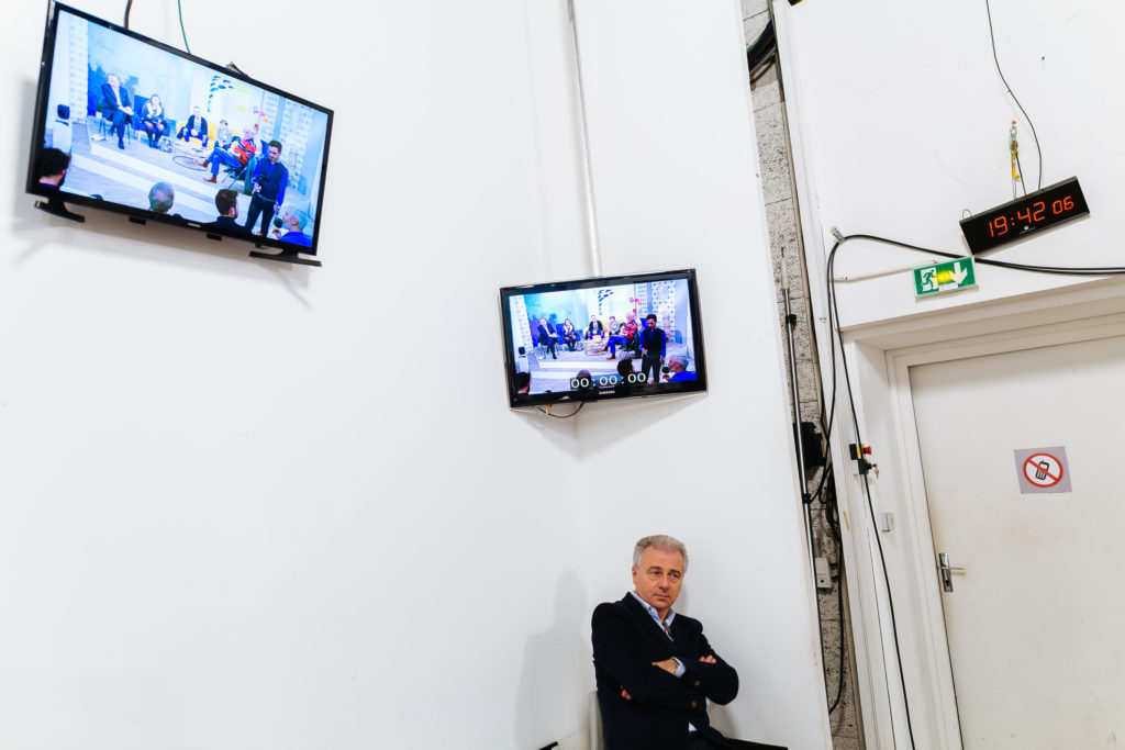 Les Rencontres Téléspectateurs de France Télévisions - Table Ronde sur le magazine à Limoges le jeudi 2 février 2017  dans les locaux régional France 3 nouvelle Aquitaine du groupe France Télévisions. Une vingtaine de participants se réunissent pendant 2 heures pour débattre de l'offre magazine au sein de France TV en présence de : Christophe Zirnhelt, présentateur de l’émission « 9:50 matin » sur France 3 Nouvelle Aquitaine ; Dominique Papon, directeur délégué à l’antenne et aux programmes de France 3 Nouvelle Aquitaine ; Patricia Corphie, directrice adjointe aux magazines de France 5 ; Jean-Baptiste Brumelot, conseiller de programmes des magazines de France 2. Le débat est animé par Bastien Amiel (Think Out).