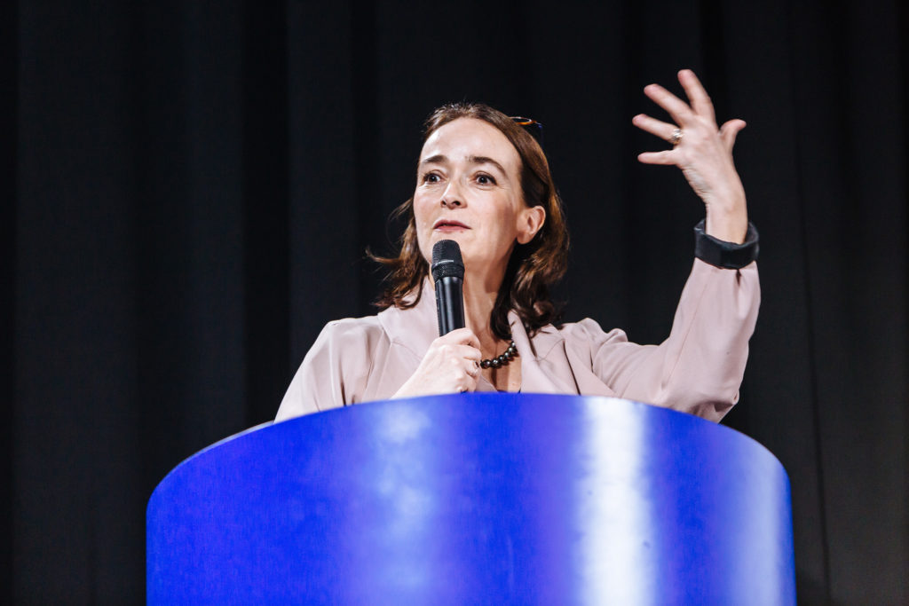 Les Rencontres Téléspectateurs de France Télévisions - Agora avec des élus (maires) au siège du groupe France Télévisions à Paris. Une centaines d'élus se réunissent pendant 2 heures pour débattre de France Télévision en présence de : Delphine Ernotte (présidente de France Télévisions), Michel Field, Yannick Letranchant, Dana Hastier, Abd Al Malik, Line Renaud et Jean-Paul Delevoye. Le débat est animé par Laurent Delahousse.