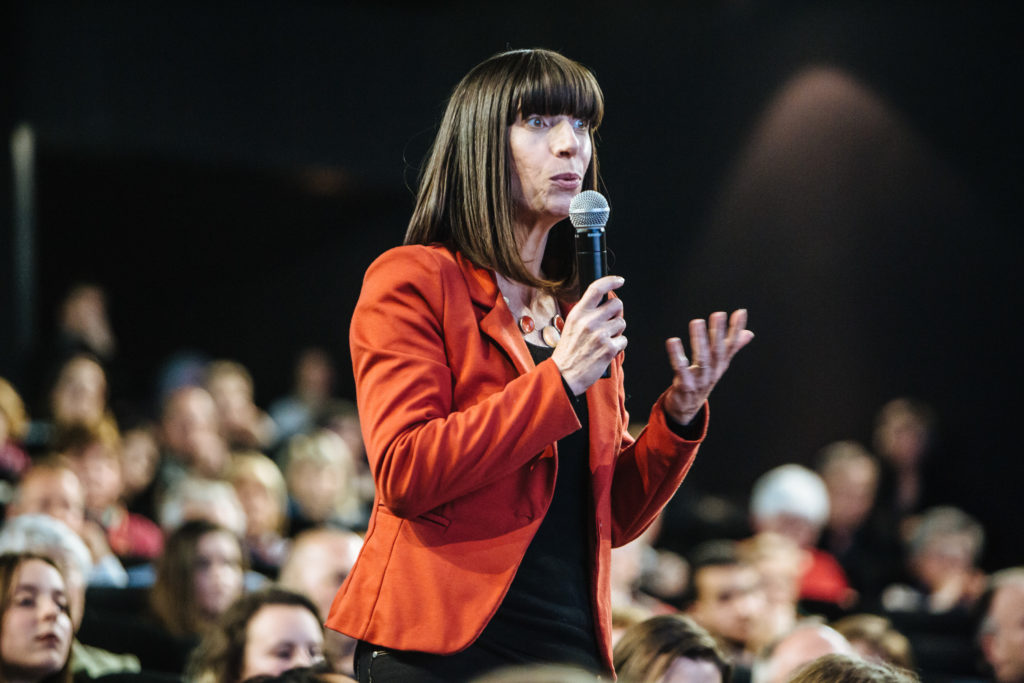 Les Rencontres Téléspectateurs de France Télévisions - Agora à Lyon le 21 mars 2017 dans les locaux de l'Institut Lumière. 200 participants se réunissent pendant 2 heures pour débattre du futur de France TV en présence de : Delphine Ernotte, Présidente de France Télévisions ;André Faucon, Directeur régional de France 3 Auvergne-Rhône-Alpes ; Thierry Frémaux, Directeur de l’Institut Lumière de Lyon et Délégué général du Festival de Cannes ; Xavier Couture, Directeur général délégué en charge de la stratégie et des programmes de France Télévisions ; Le débat est animé par Frédéric Llop, journaliste.