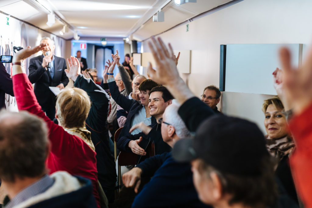 Les Rencontres Téléspectateurs de France Télévisions - Table Ronde à Orléans dans le Train de la Présidentielle stationné dans la gare le 25 mars 2017. 30 participants se réunissent pendant 1 heures pour débattre de la culture au sein de France TV en présence de : Denis Gannay-Meyer, journaliste à la rédaction de France 3 Centre Val-de-Loire ; Valérie Giacomello : Directrice régionale de France 3 Centre Val-de-Loire ; Isabelle Richard: Déléguée à l’antenne et aux programmes de France 3 Centre Val-de-Loire ; Jérôme Barbier : Rédacteur en chef de France 3 Centre Val-de-Loire ; Solene Saint-Gilles Duval : Responsable de programmes culturels de France 2.