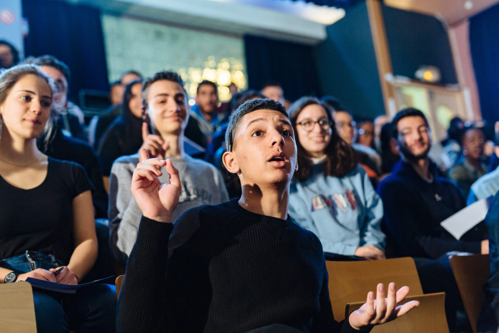 Les Rencontres Téléspectateurs de France Télévisions - Agora à La Courneuve le 20 avril 2017 dans les locaux du Lycée Jacques Brel. 150 élèves se réunissent pendant 2 heures pour débattre du futur de France TV en présence de : Delphine Ernotte, Présidente de France Télévisions ; Tiphaine de Raguenel, Leïla Kaddour-Boudadi, Matthieu Lartot et Hervé Brusini.