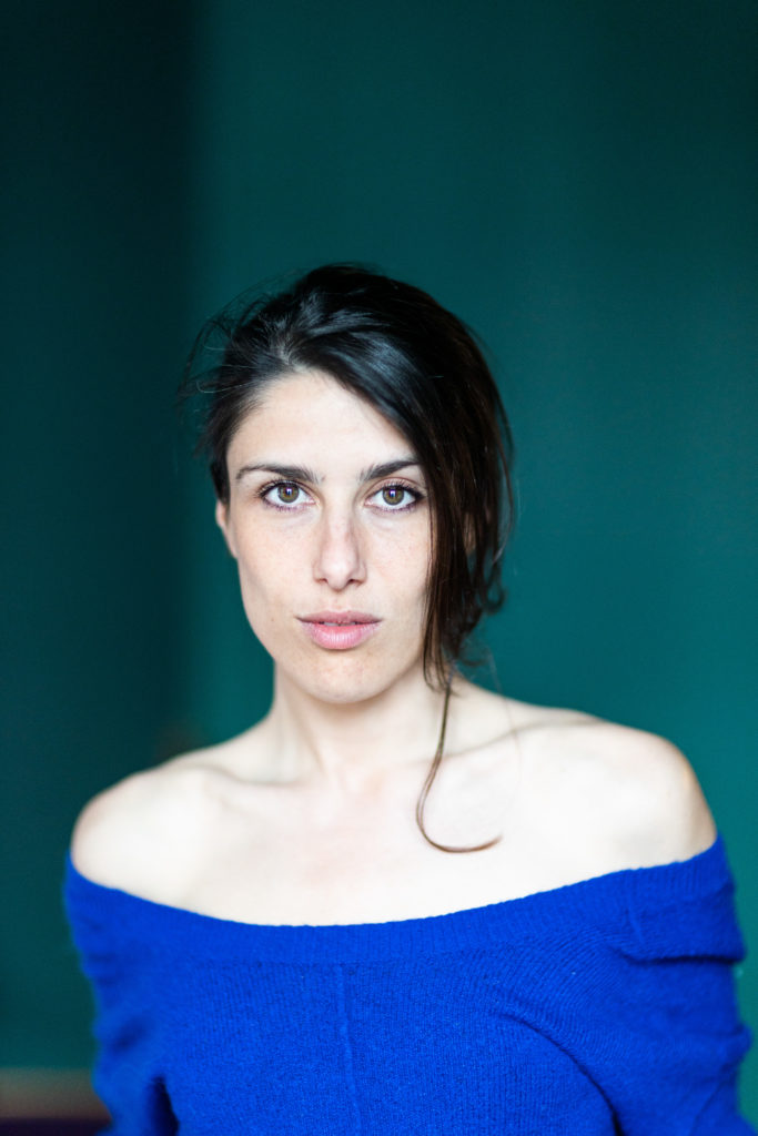 La comédienne, femme de théâtre, autrice et dramaturge Jessie Chapuis à l'Hotel Saint Marc à Paris le 25 avril 2021.