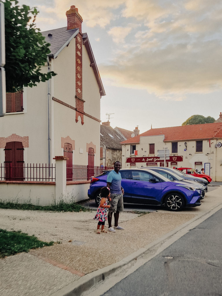 Spectacteurs et spectactrices de la randonnée cycliste du Paris-Brest-Paris se tenant du 20 au 24 aout 2023 avec plus de 6800 participant.e.s de 71 nationalités différentes.