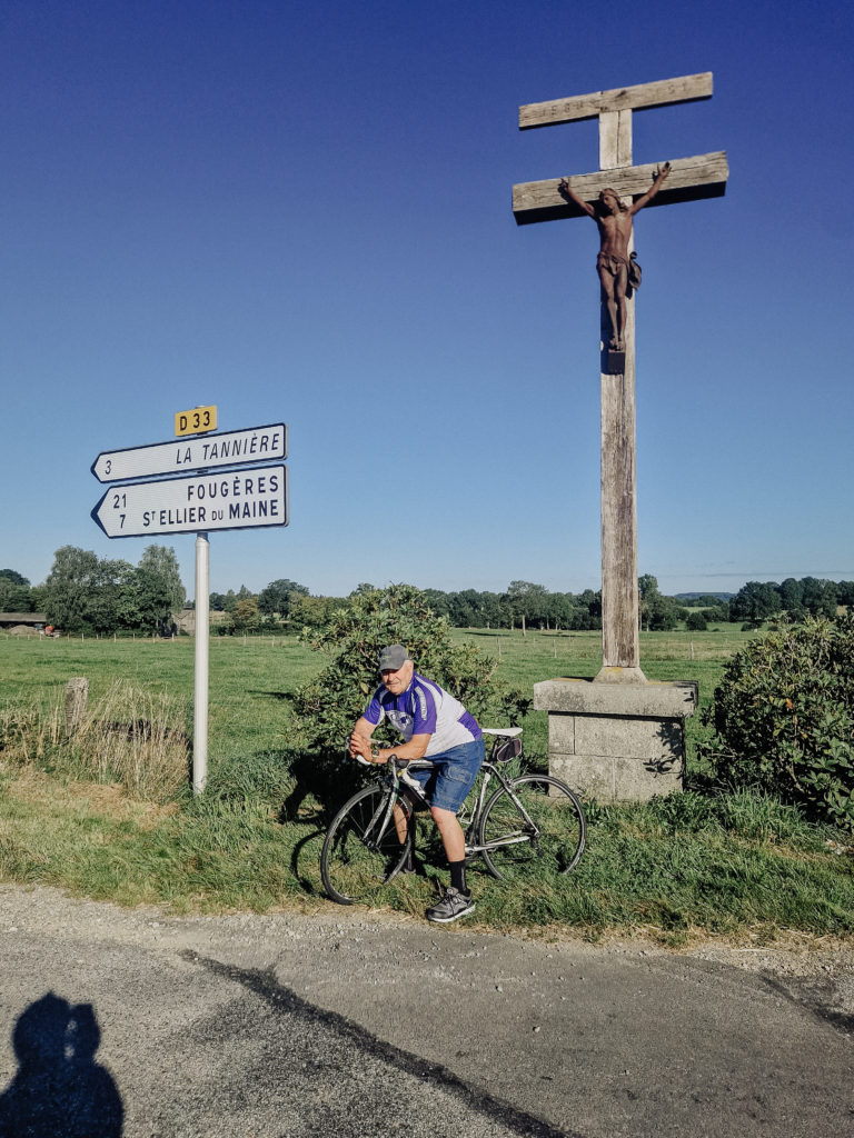 Spectacteurs et spectactrices de la randonnée cycliste du Paris-Brest-Paris se tenant du 20 au 24 aout 2023 avec plus de 6800 participant.e.s de 71 nationalités différentes.