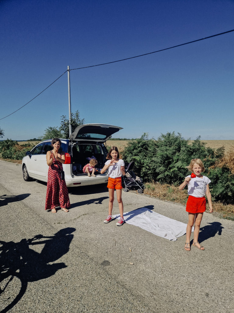 Spectacteurs et spectactrices de la randonnée cycliste du Paris-Brest-Paris se tenant du 20 au 24 aout 2023 avec plus de 6800 participant.e.s de 71 nationalités différentes.