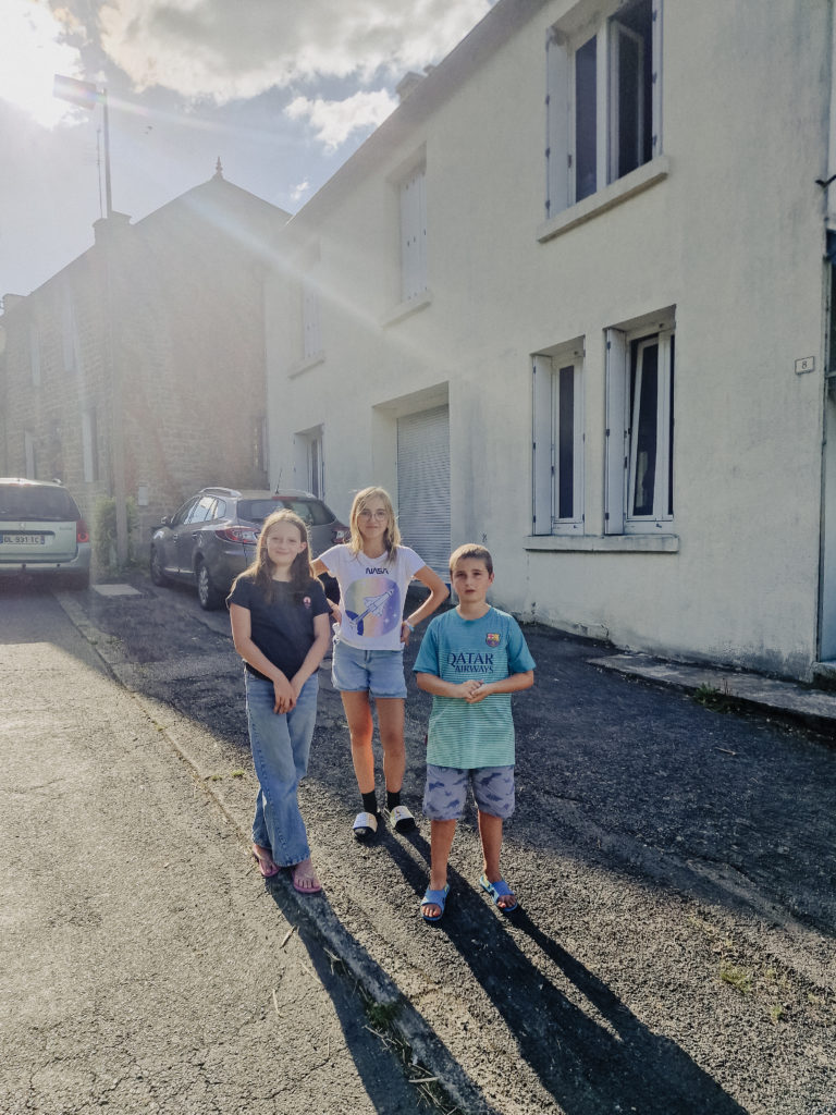 Spectacteurs et spectactrices de la randonnée cycliste du Paris-Brest-Paris se tenant du 20 au 24 aout 2023 avec plus de 6800 participant.e.s de 71 nationalités différentes.
