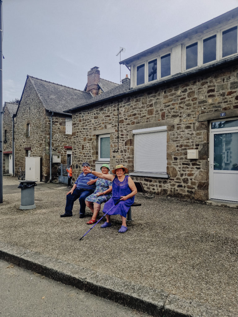 Spectacteurs et spectactrices de la randonnée cycliste du Paris-Brest-Paris se tenant du 20 au 24 aout 2023 avec plus de 6800 participant.e.s de 71 nationalités différentes.